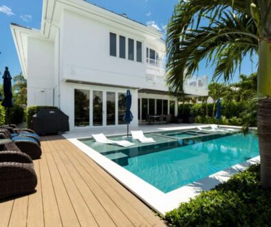 backyard-modern-house-with-swimming-pool-artificial-grass-stone-path-trees-chairs(3)_0x800