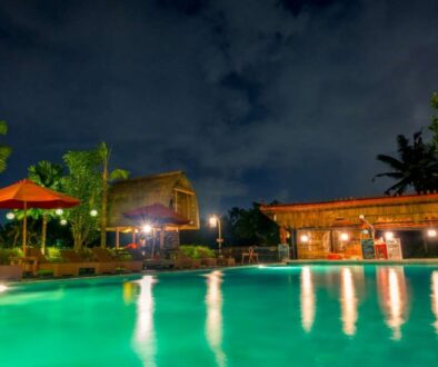 indonesia-night-jungle-empty-pool-bar-hotel_0x800