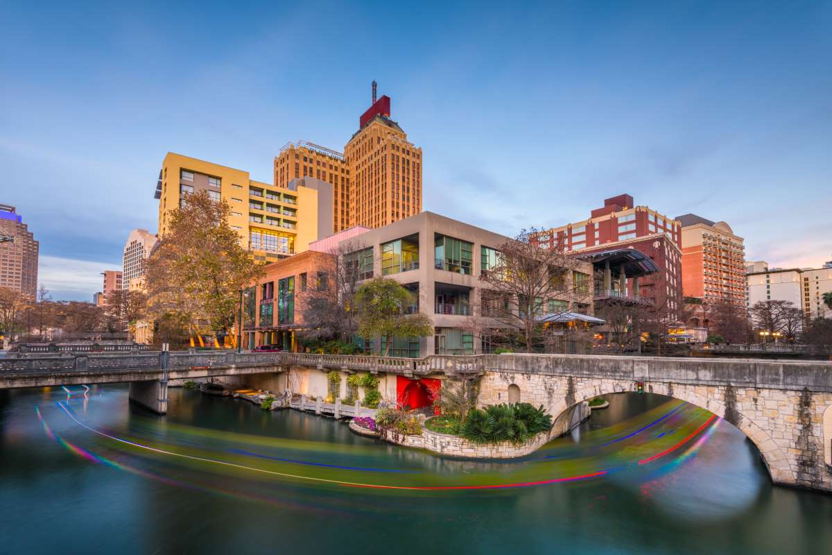 san-antonio-texas-usa-skyline-dusk_0x800