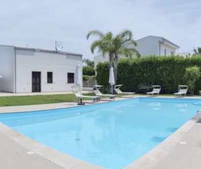 italy-sicily-ragusa-province-countryside-4-june-2018-elegant-private-house-view-facade-garden-with-swimming-pool-editorial_0x800