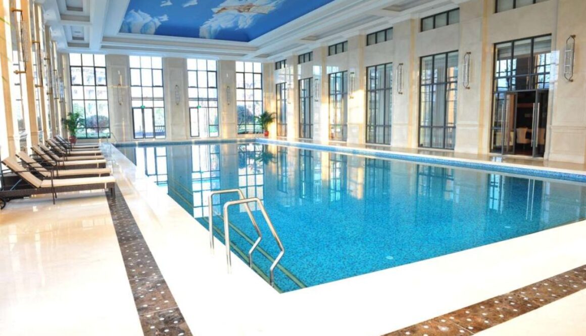spacious-bright-private-indoor-swimming-pool_0x800
